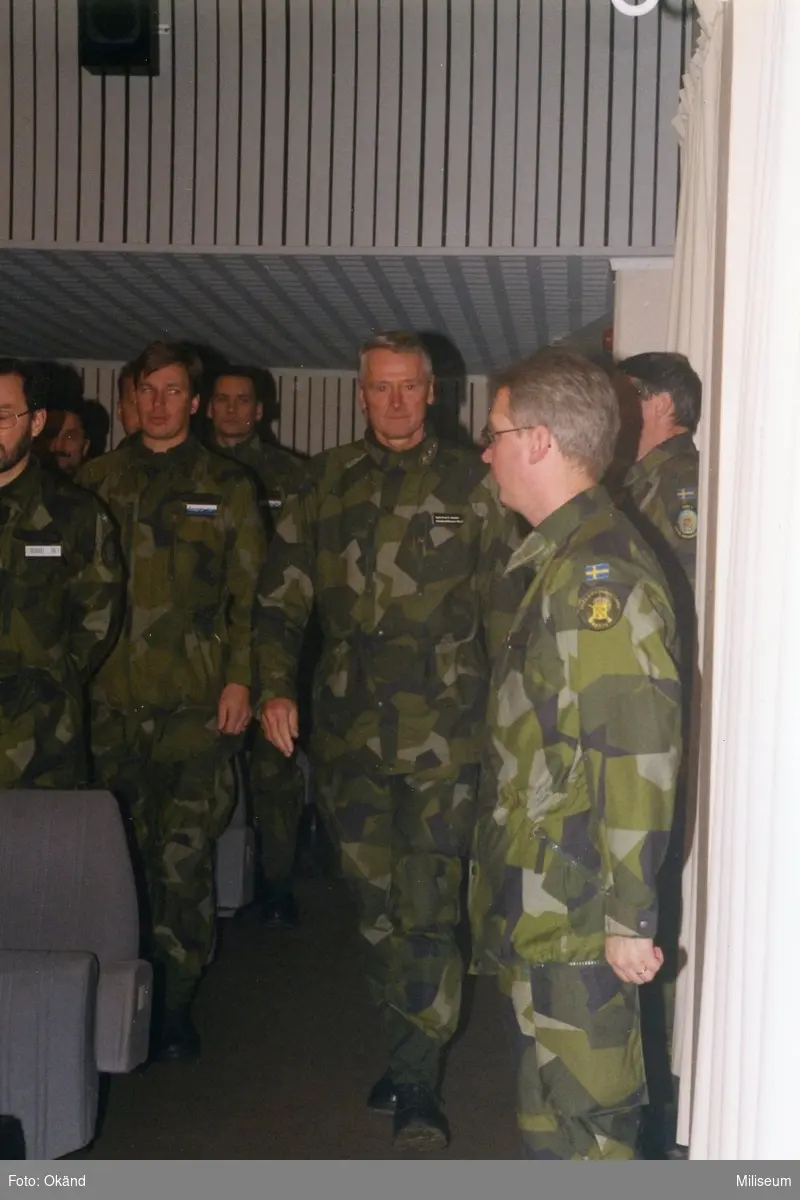 Generallöjtnant gör entre inför militärbefälhavarens årliga besök.

Från vänster. Överstelöjtnant Richard Rosvall, Ing 2, Major Lars Nilsson, Ing 2, Generallöjtnant Sven-Åke Jansson och Major Anders Bröthlin, I 12.