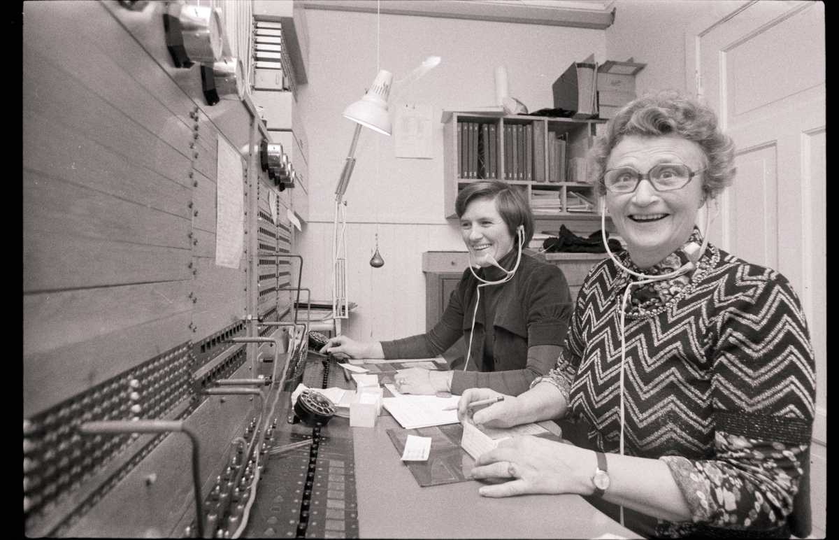 Kvinner på telefonsentral i Gratangen.