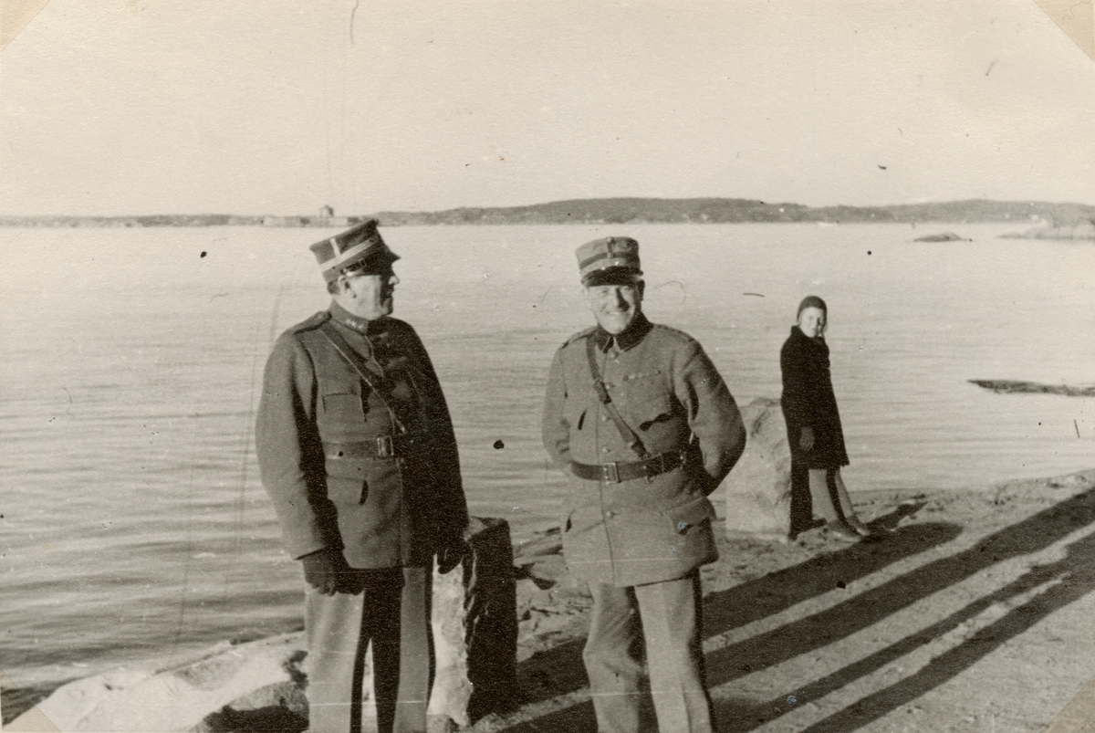 Text i fotoalbum: "Långedrag 14/10-19/11 1939". Nya Älvsborgs fästning skymtar i bakgrunden.