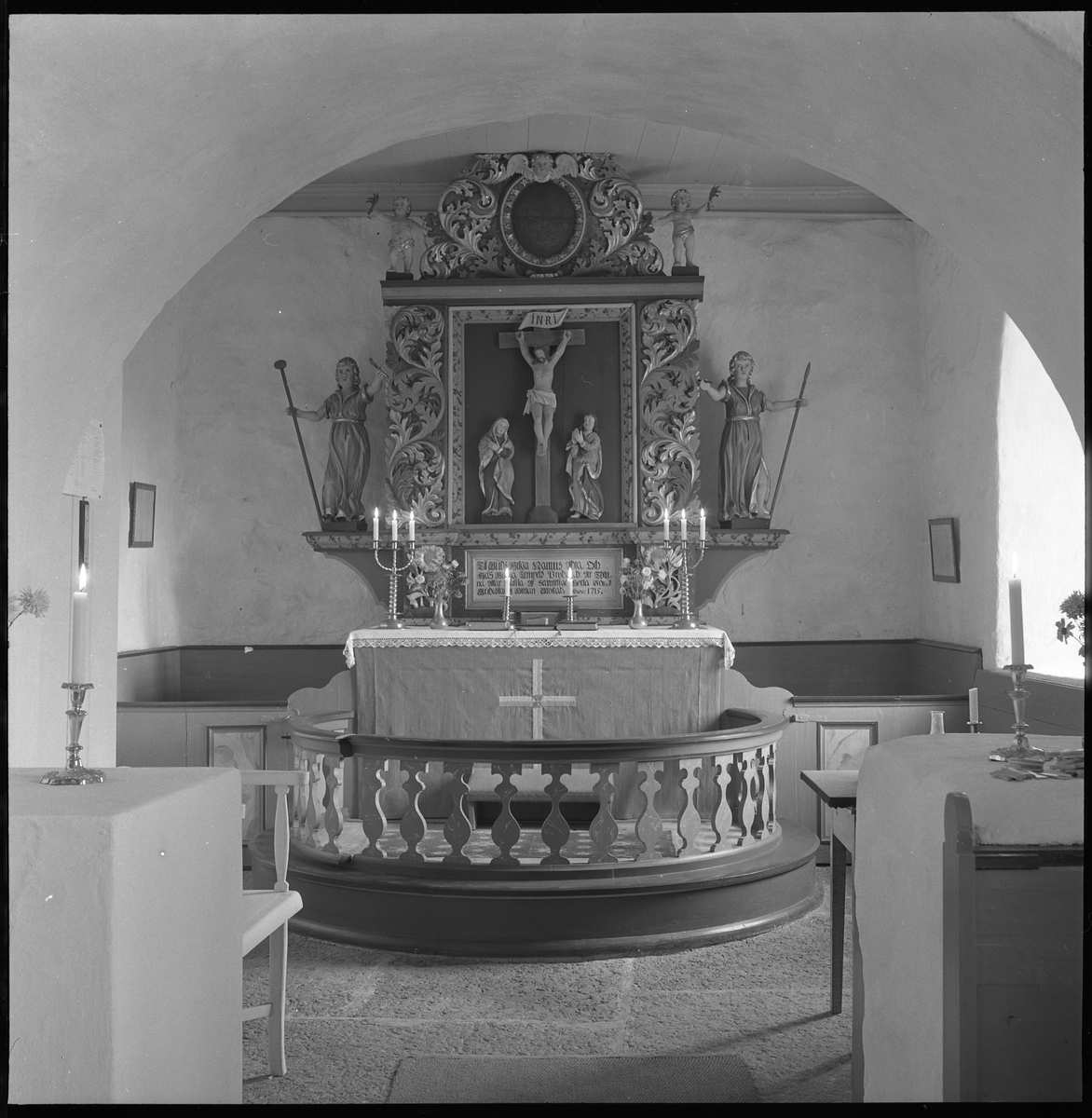 Interiör, oidentifierad kyrka, nov 1950