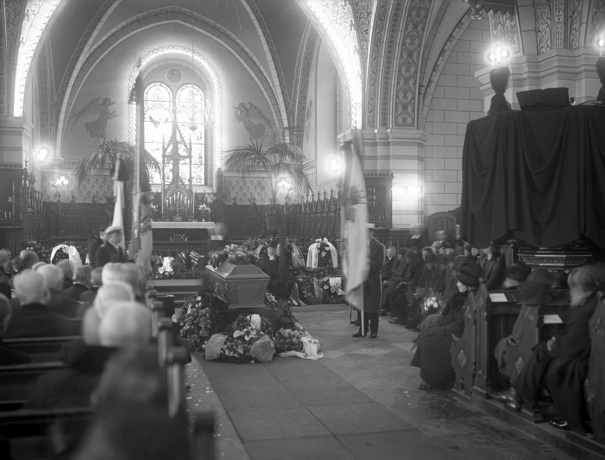 Begravning i Växjö domkyrka, ca 1928. Möjligen biskop Lindbergs begravning.