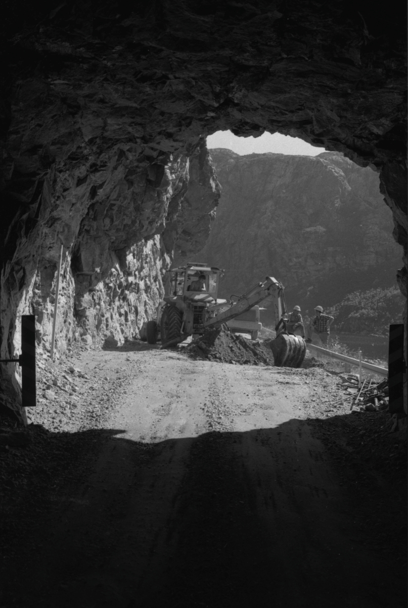 Tunnelarbeid ved Austrumdalsvatnet, 1976.