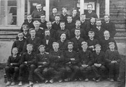 Elever ved folkehøyskolen på Solumsmoen, ca. 1888-189. Troli