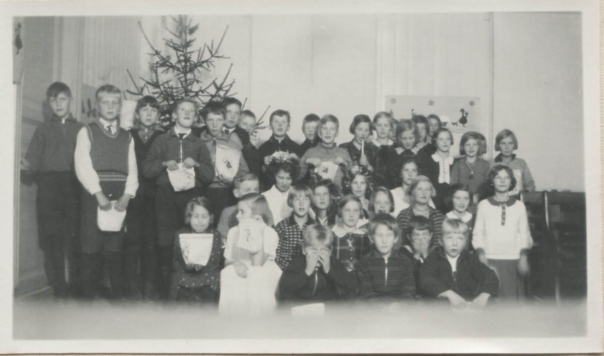 Julavslutning för elever födda 1923 i Kållereds skola 1930-tal.