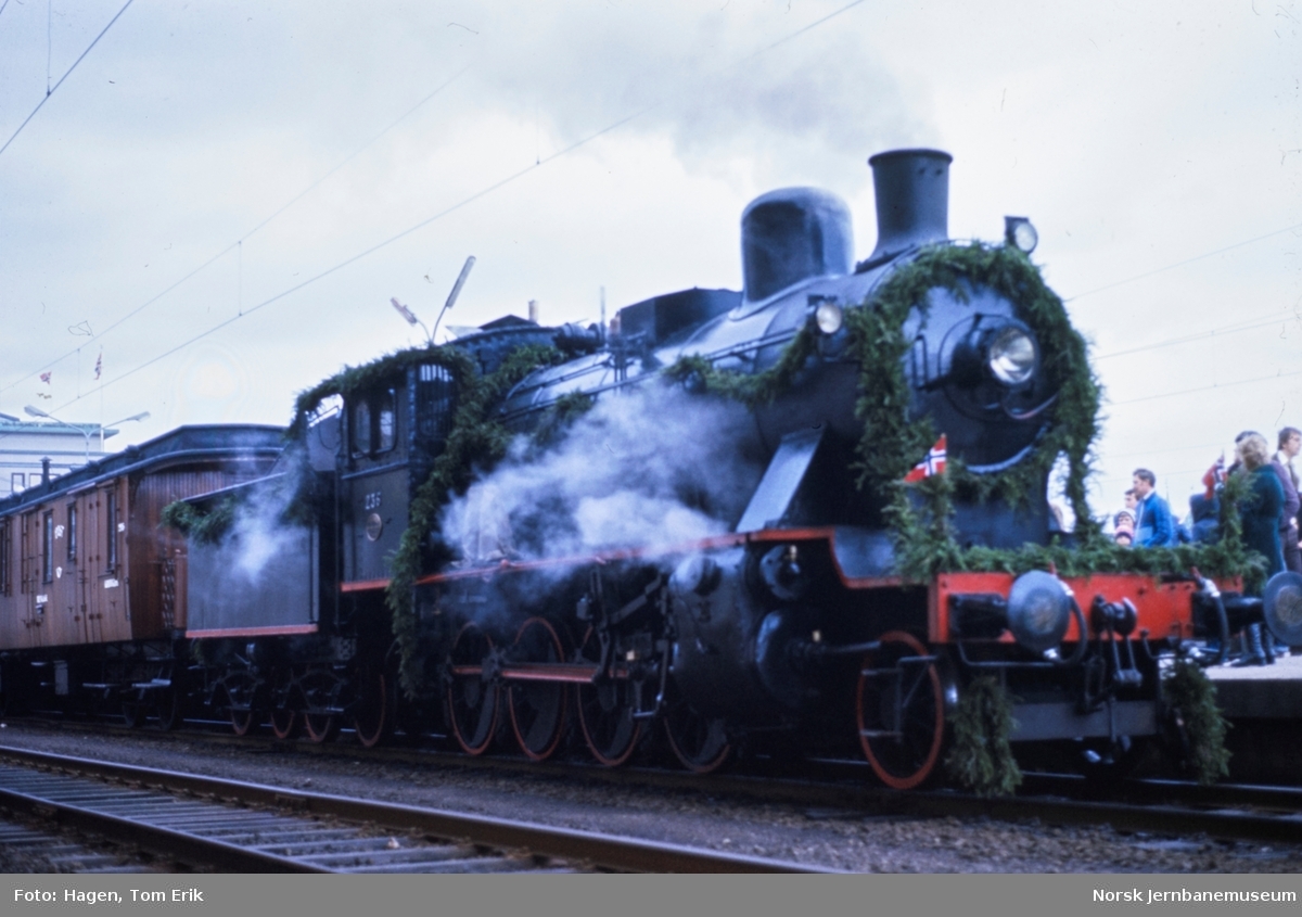 Damplokomotiv 24b 236 på Stavanger stasjon i forbindelse med markeringen av Jærbanens 100 års jubileum