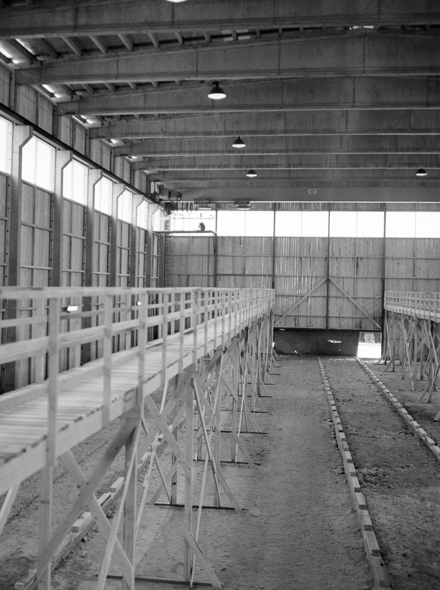 Industrilokale, trelastproduksjon i Trysil, Hedmark. Det er oppgitt at bildet er fra Trysil-Tre, og at det viser industrilokalene etter 2. byggetrinn i november 1970.