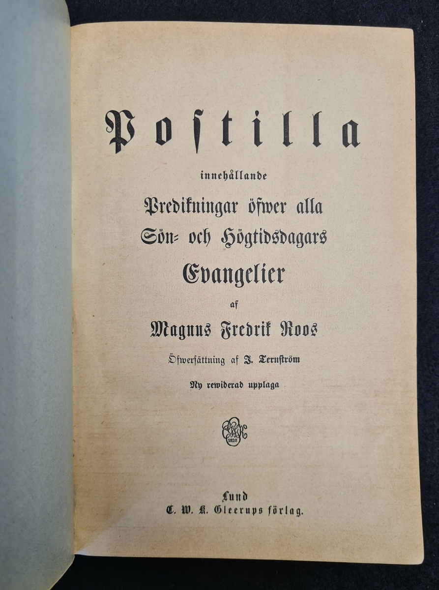 Bok: Postilla av M. Fr.  Roos. Lund, 1902. Halvfranskt band. Dåtida pris: 3 kr.