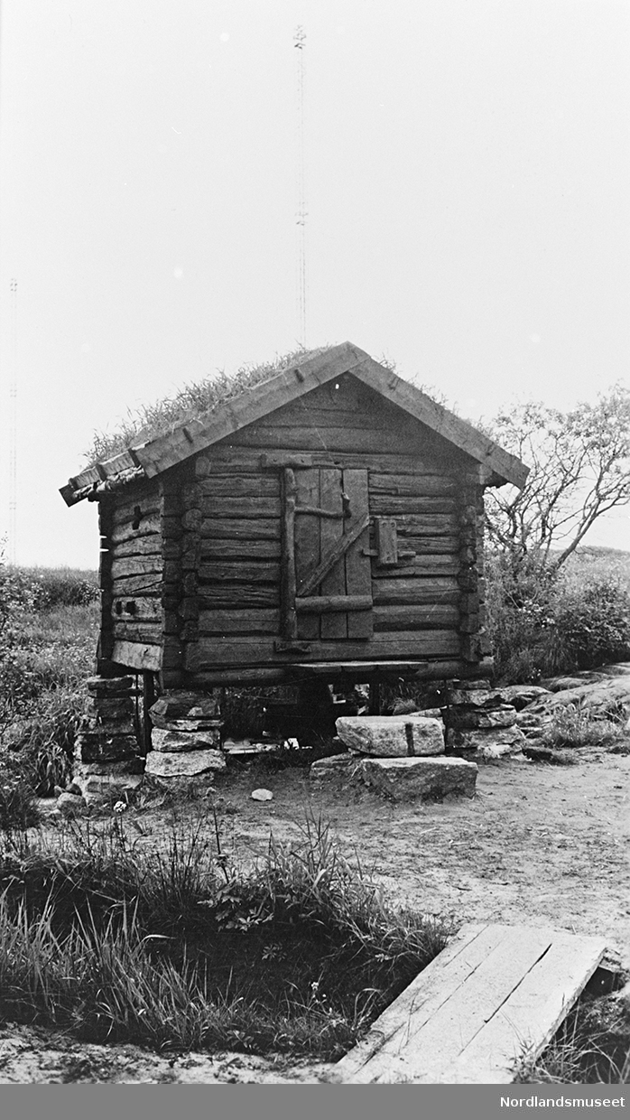 Gammelt kvernhus fra Lund i Leiranger. Kvernen ble flyttet til Bodøsjøen.