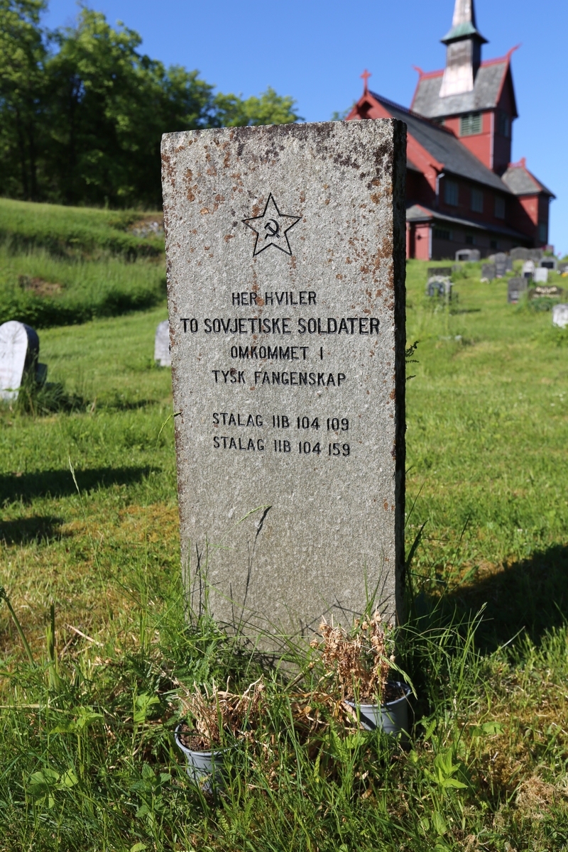 Gravminne på Stemshaug kirkegård, til minne om to sovjetiske krigsfanger som ble funnet i sjøen og gravlagt der i desember 1942.