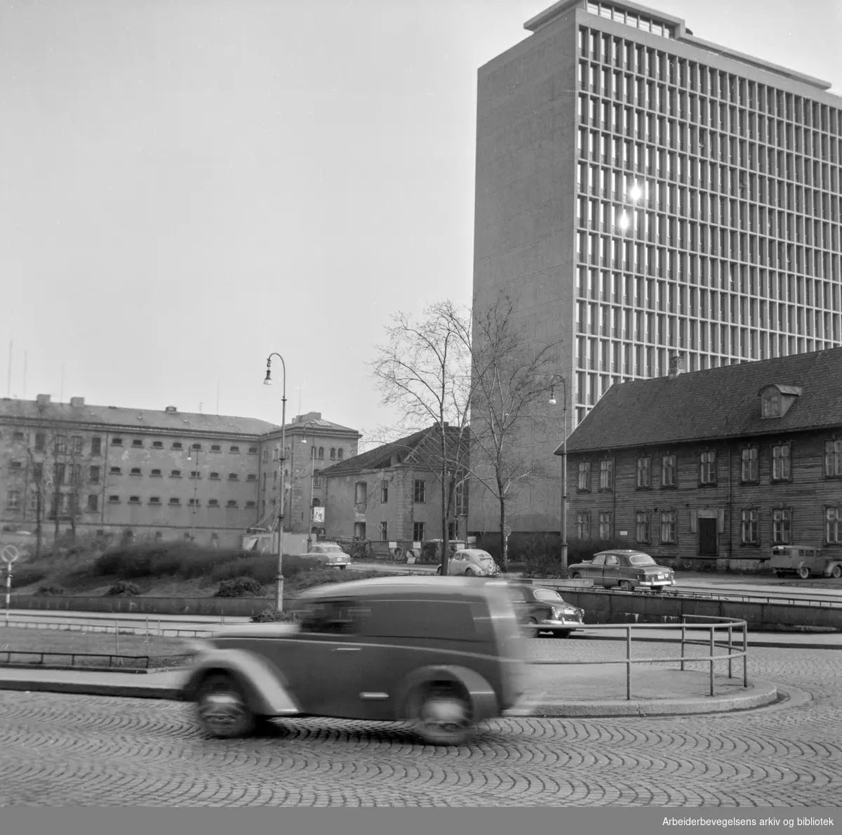 Arne Garborgs plass med Oslo Kretsfengsel avdelig A ...