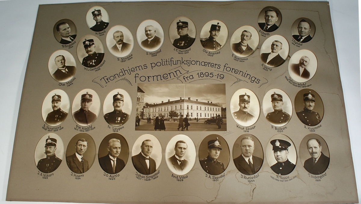 Portretter av politifunksjonærers forenings formenn fra 1895 til 1946 med bilde av Hornemansgården i midten.