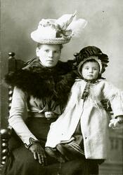 Louise Berge og dottera Anna