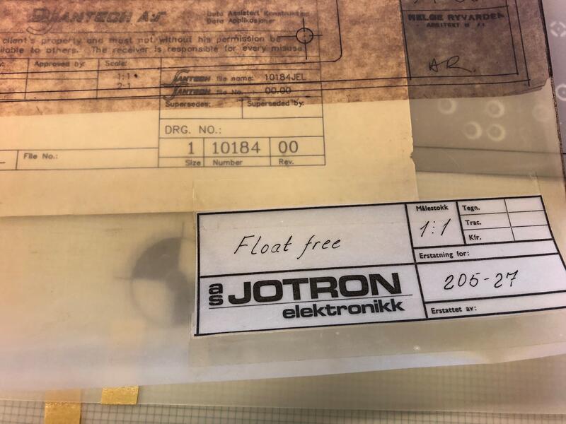 Bildet viser et nærbilde av gjennomsiktige ark/ tegninger i en bunke. På en etikett står det JOTRON. (Foto/Photo)