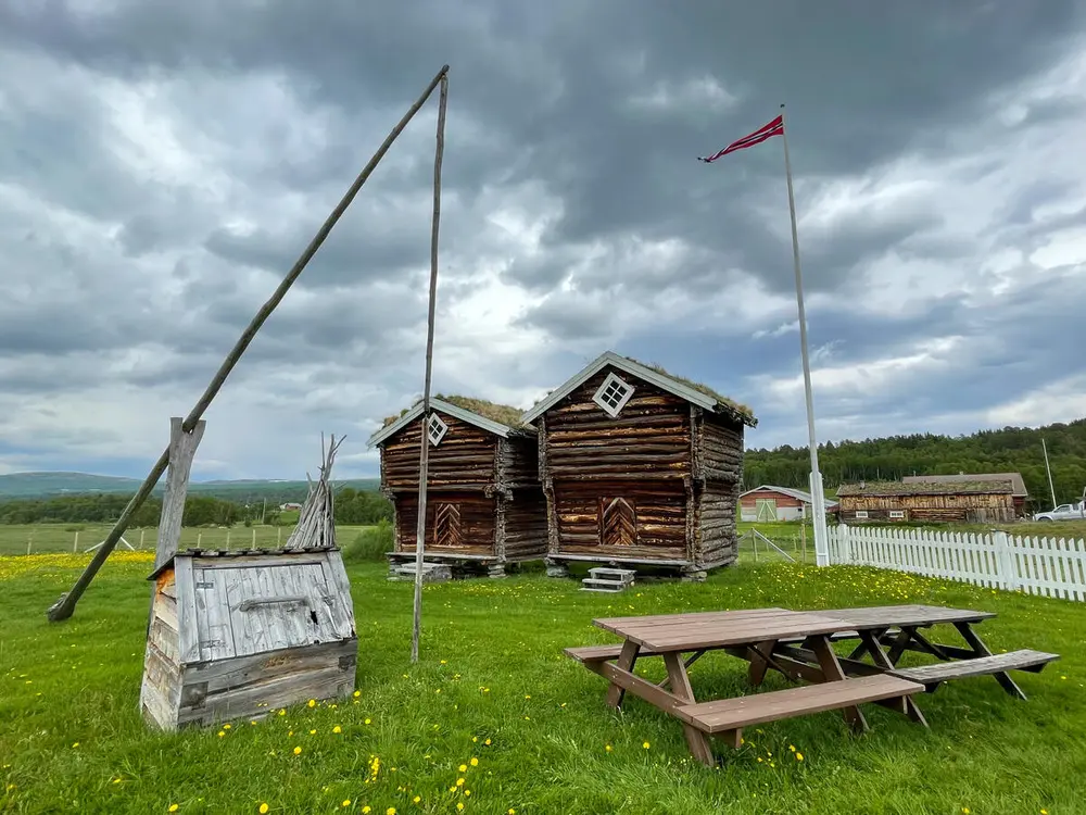 Stabbur, brønnvippe i Oddentunet Museum