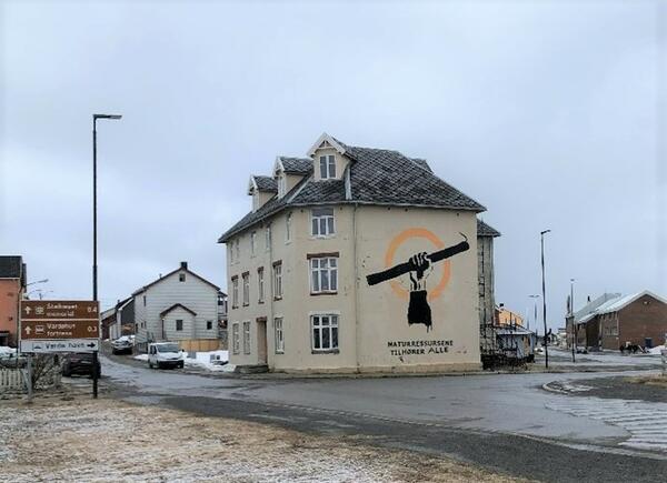 Gamle Grand hotell i Vardø Foto: Fageraas Veggmaleri på gavlveggen