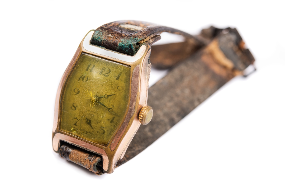 Armbandsur. Medtogs på flykt från Estland till Sverige år 1944. 
