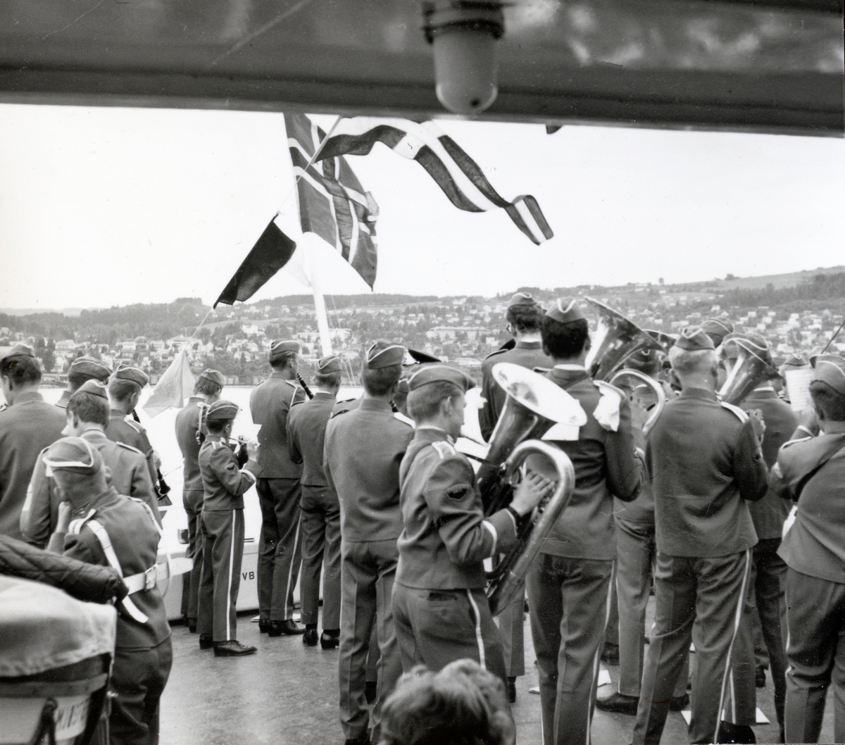 "Blåveisene" ombord på  Mjøsfærgen lll 1964