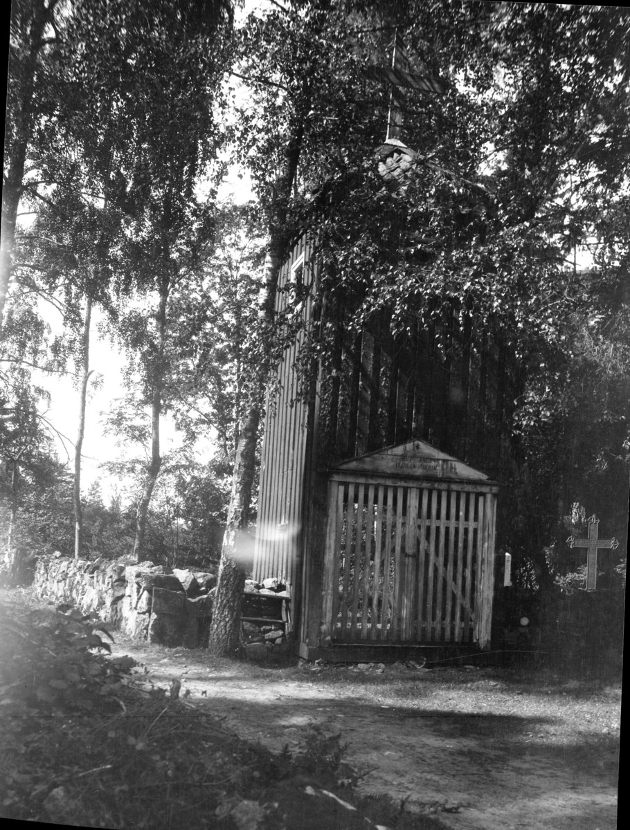 Klokketårn, Langøy kirkegård.