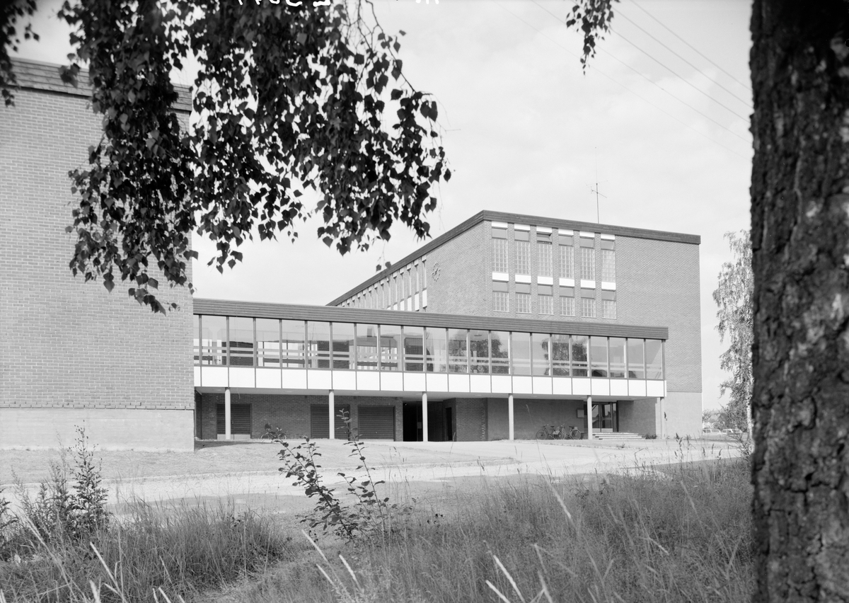 Arkitekturfoto av Skien Gymnas, nå Skien Videregående Skole.