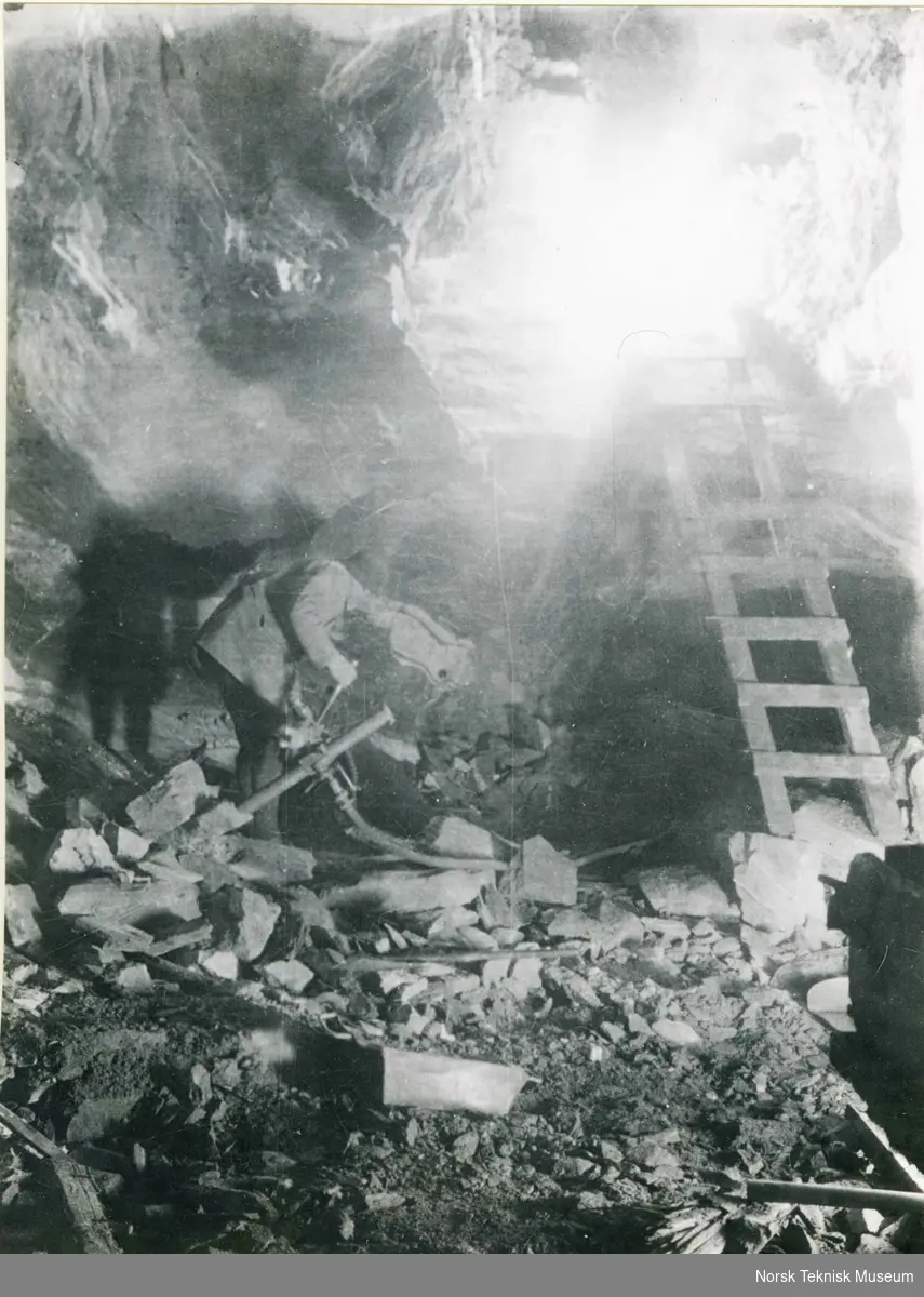 Arbeid i hovedtunnelen, Glomfjord 1916