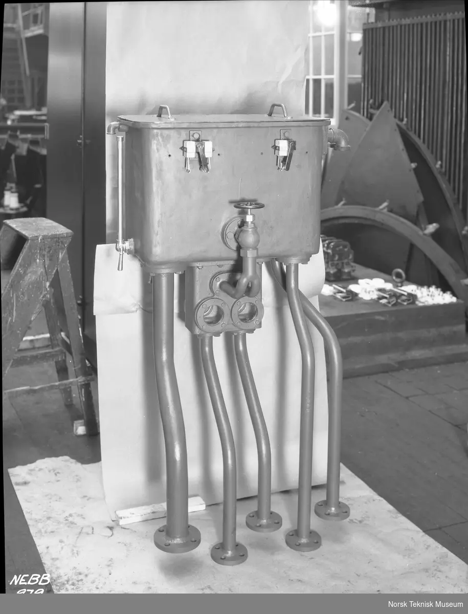 Oljebeholder for generator, Grønnvollfoss kraftverk : kraftverket ble bygget i 1930-1933 og eies av Skiensfjordens kommunale kraftselskap