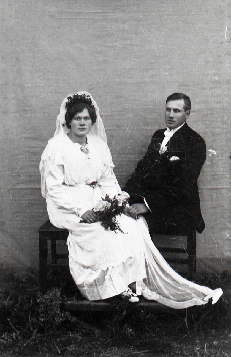 Brudeparet Torger og Ingebjørg Åstad ca. 1915.