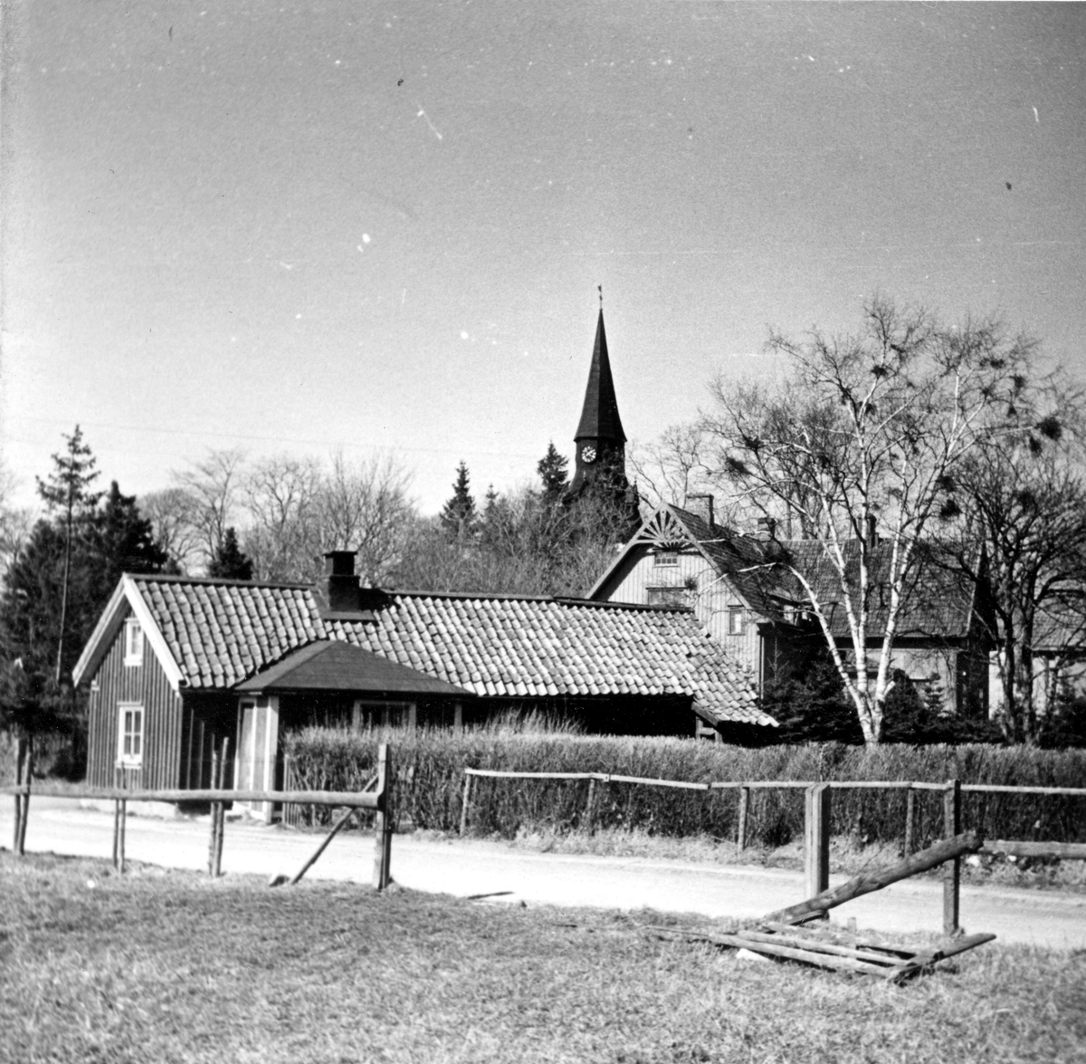 Repslagaregatan 42, "Mjöl-Gustavas". Gustav Andersson född 1832, död 1902, förestod "Mjölboa" i Bazarbodarna vid orget. Dottern Anna född 1865. S:t Olofs kyrka i bakgrunden.