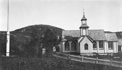«Skjærvøi kirke, ca. 20 aar gammel rognplantning.»