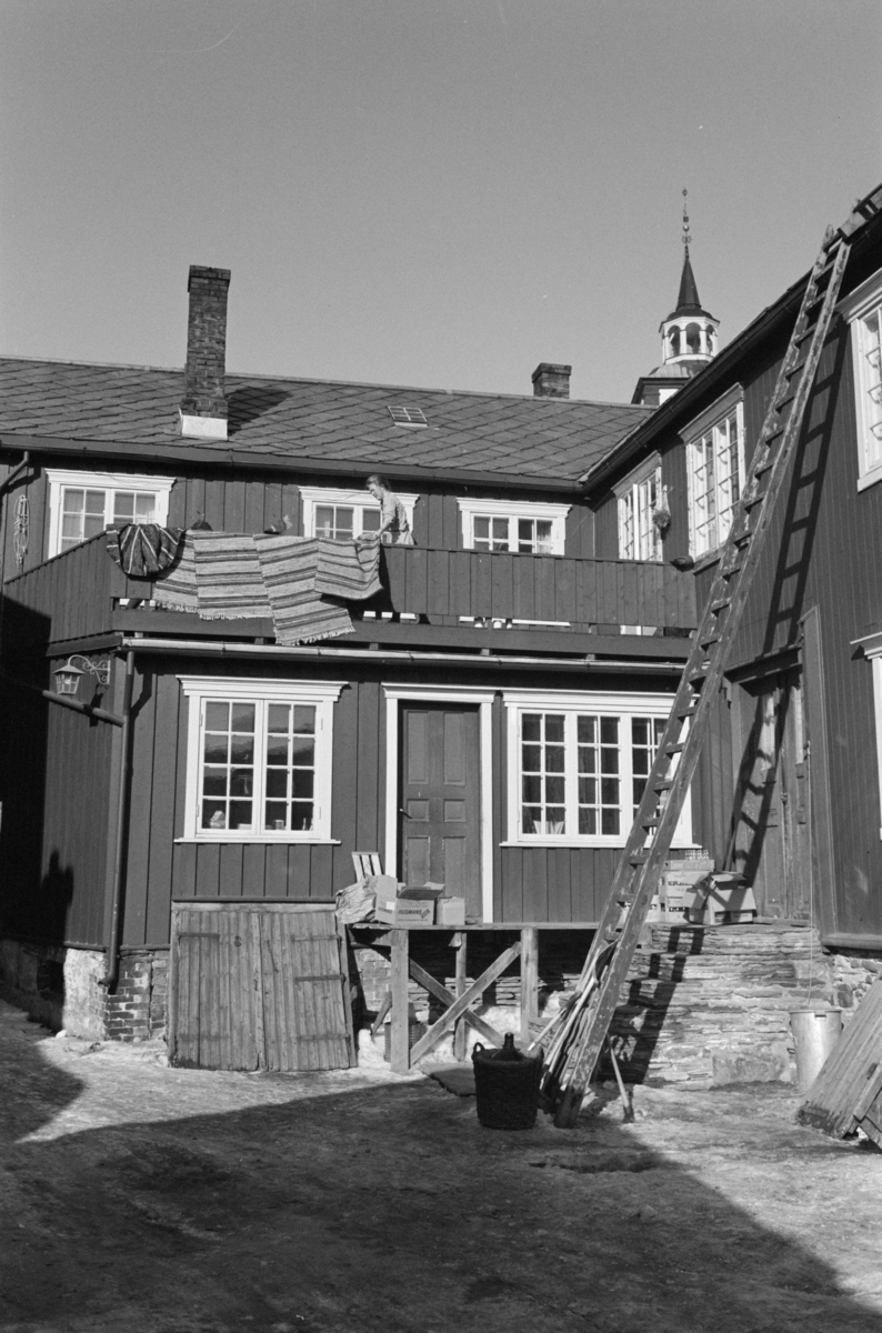 Bylandskap med gårder og kirken på Røros.