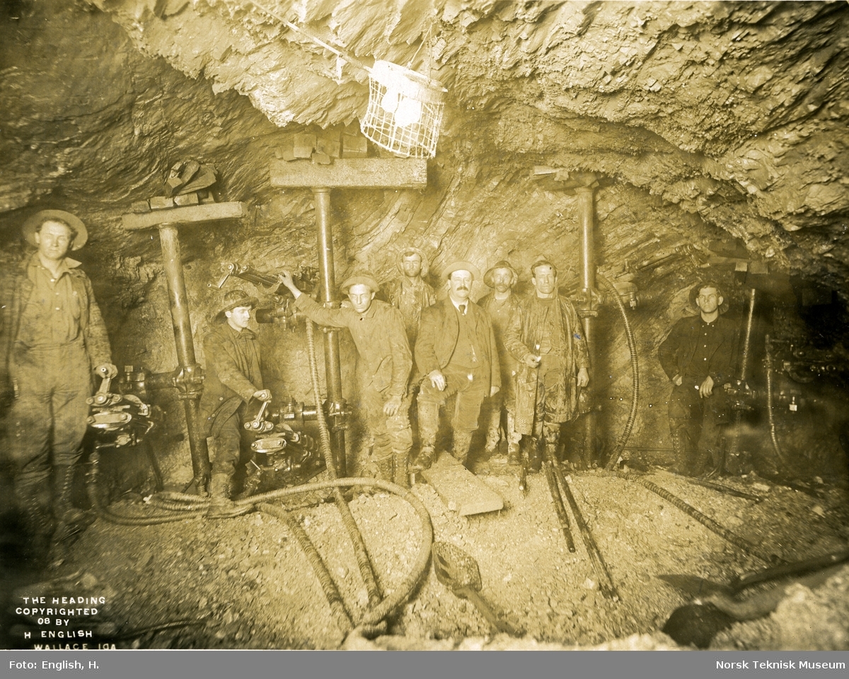 Gruvearbeidere med boremaskiner i sølvgruve i Wallace, Idahoe (?)