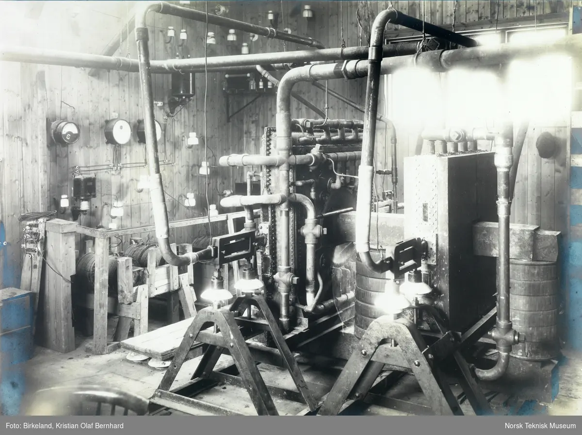 Interiør fra Birkelands forsøksfabrikk hvor han utviklet lysbueovnen, senere brukt av Norsk Hydro for å produsere kunstgjødsel.