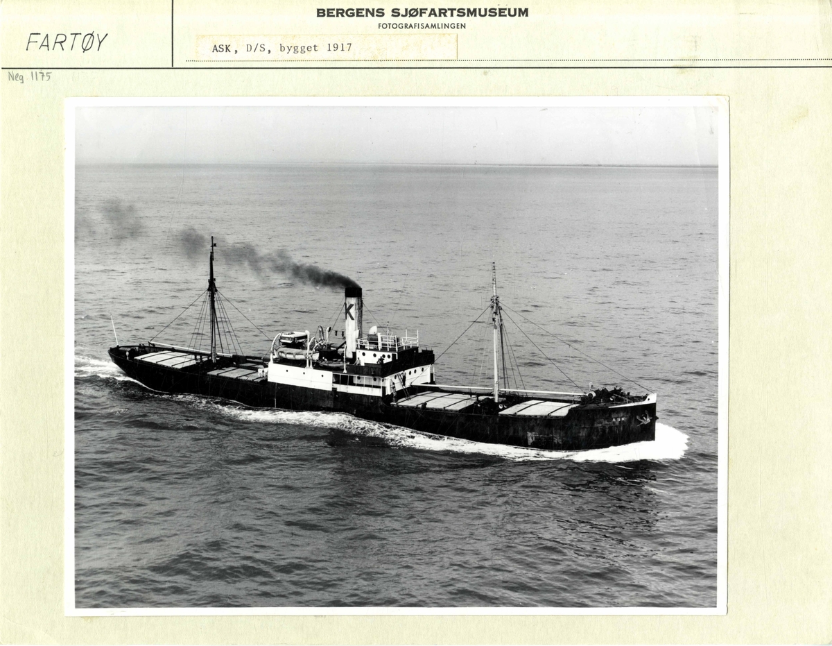 DS ASK (bygget 1917) til sjøs.