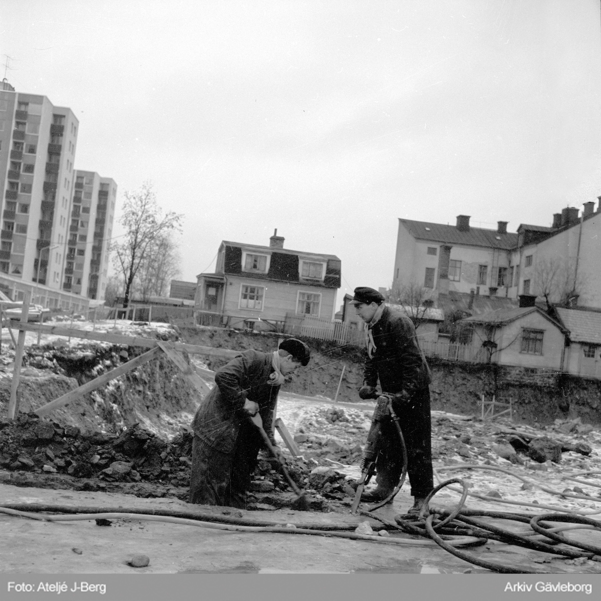 Pågående bygge vid Timmermansgatan på Söder i Gävle. HSB byggen, 1957.