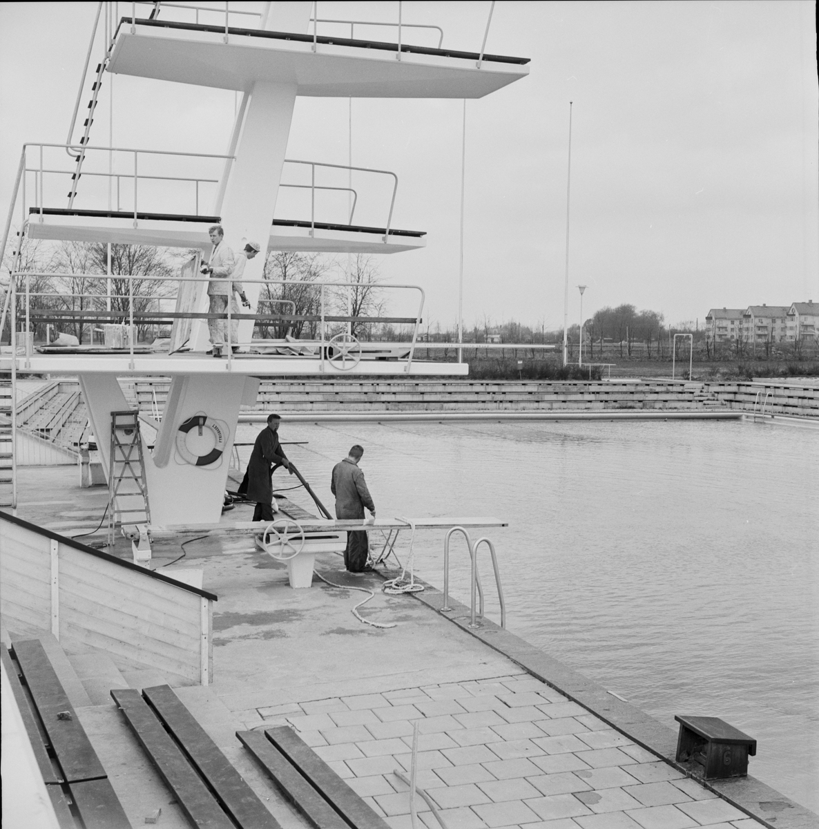 "Rustning av Fyrisbadet inför badsäsongen", Uppsala 1962