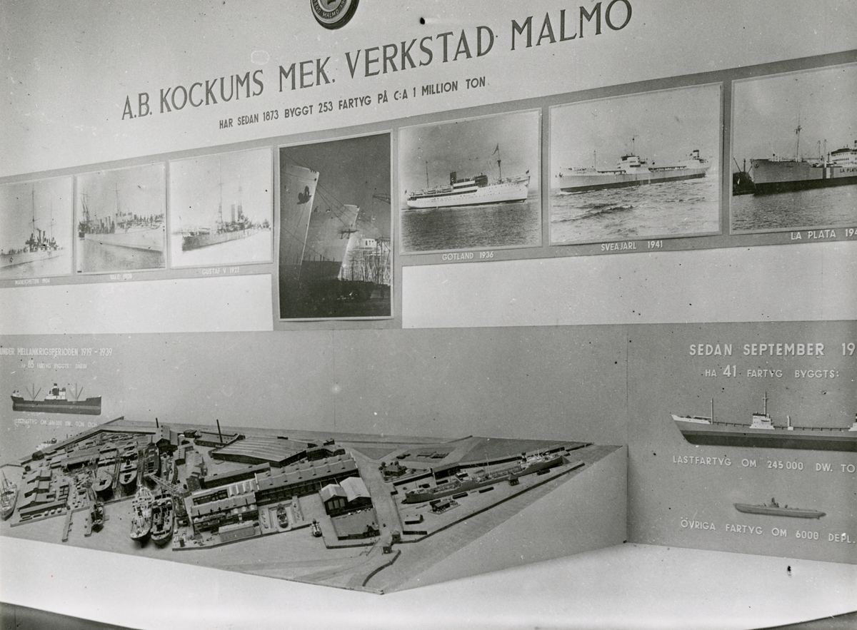 Tillfälliga utställningen "Varv och skeppsbyggeri". Monter visande Kockums mekaniska verkstads verksamhet. Modell över skeppsvarvet.