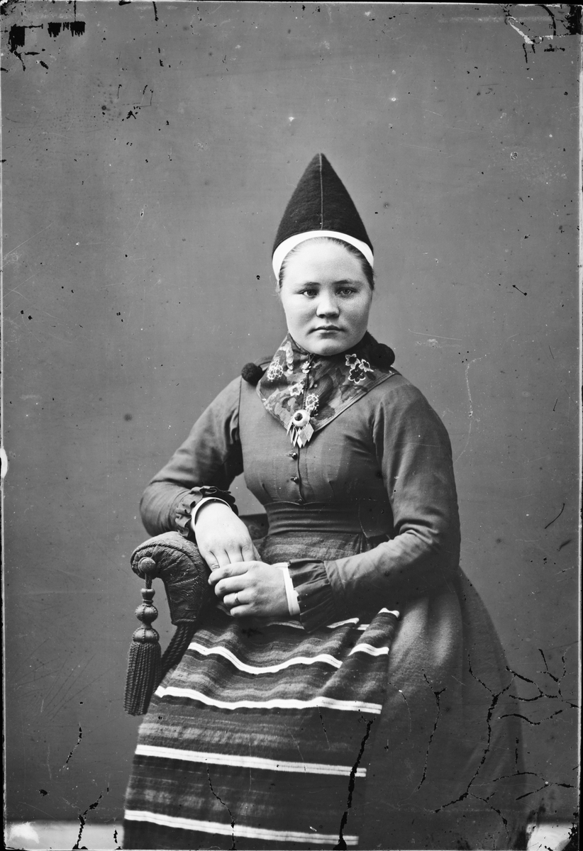 Brita Hansdotter, senare gift Skötsner, klädd i Rättviksdräkt