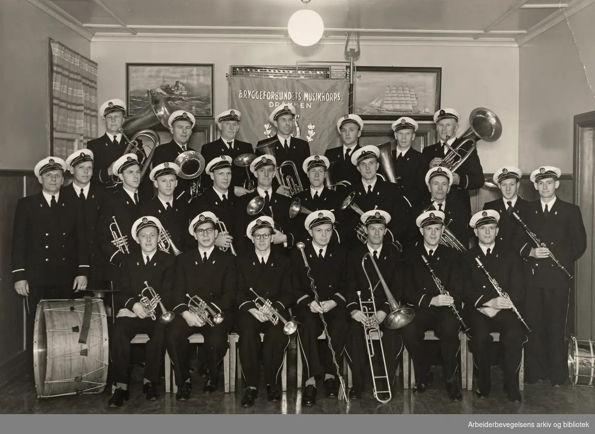 Drammen Bryggearbeiderforbunds Musikkorps. 1951.