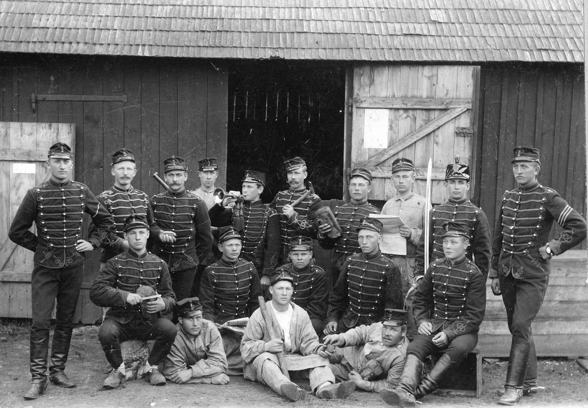 Gruppfoto kavallerister på Ljungbyhed 1899.