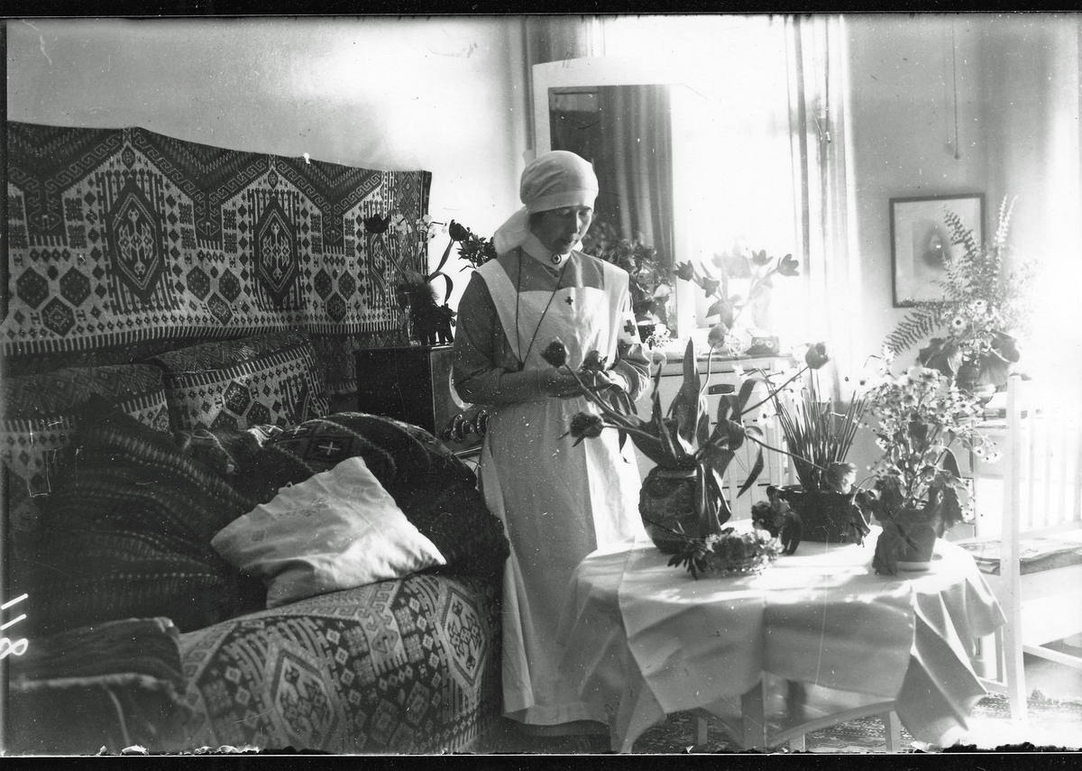Syster Ester på Garnisonssjukhuset i Skövde 1931.