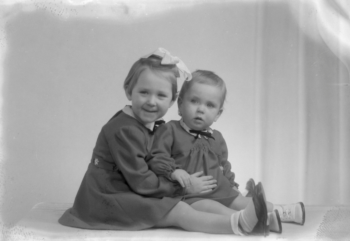 Kirsten Hansen med søster
