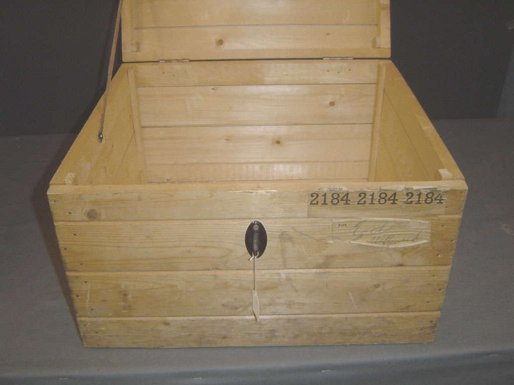Låda, trä med lock - Garnisonsmuseet Skaraborg / DigitaltMuseum