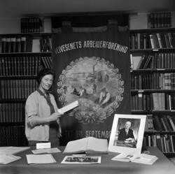 Arbeiderbevegelsens arkiv og bibliotek. "Gunhild Wang med en