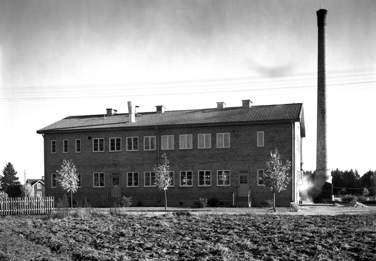 Väse Mejeri på en bild från 1943. Senare startade kooperationen Vattenfabriken Värmland, Väse i fastigheten.