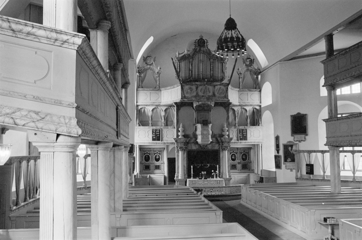 Interiør i Røros kirke.