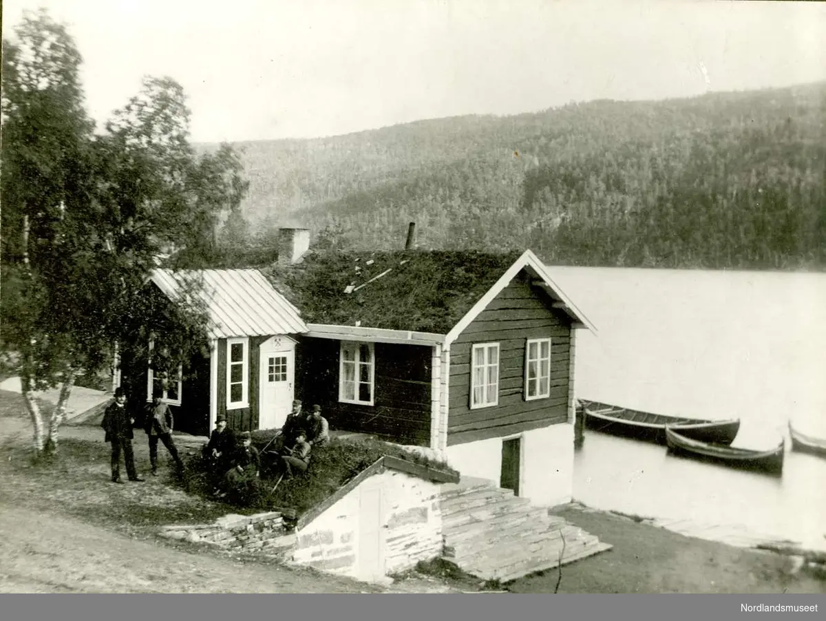 Furulund. 
Messa ca 1892. 

Fotoet er foran påskrevet ”Copi N. Helgesen, Bodø”.