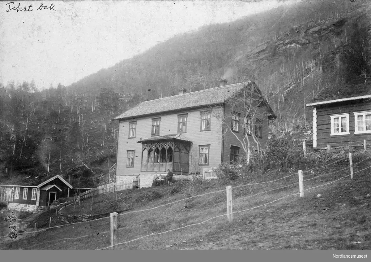 Furulund. 
”Villa Mons Petter” sansynligvis fra 1897. Det er utført utvendige endringer på husene. Se bilde 0454. 

Foto Ukjent