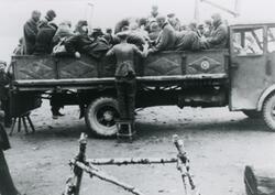 Fotografi av nye krigsfanger som har ankommet Klungset leir 