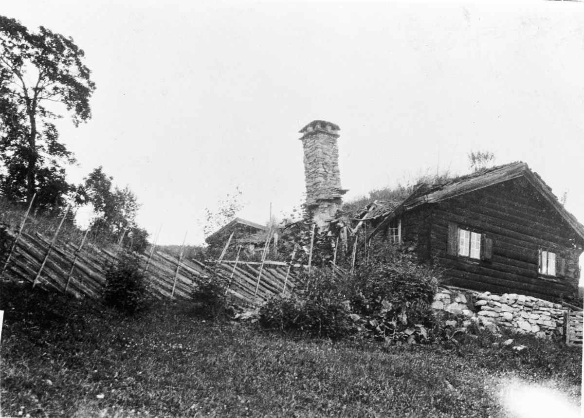 Gamlestua på Hovland (prestegården) i Eggedal, omkring 1920.