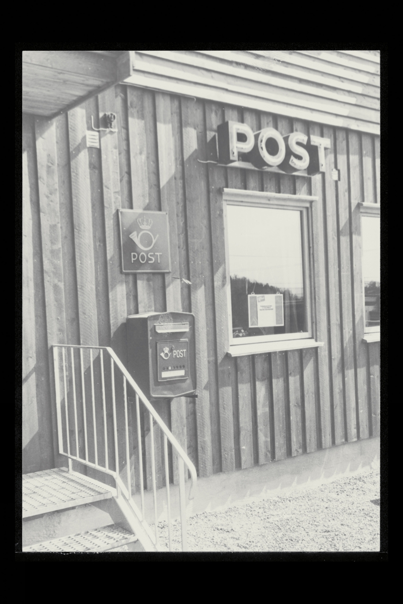 eksteriør, postkontor, 1344 Haslum, postkasse, postskilt