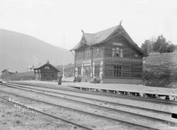 Kort: 16.06.1907. Sør-Fron, Hundorp jernbanestasjon. Bygning